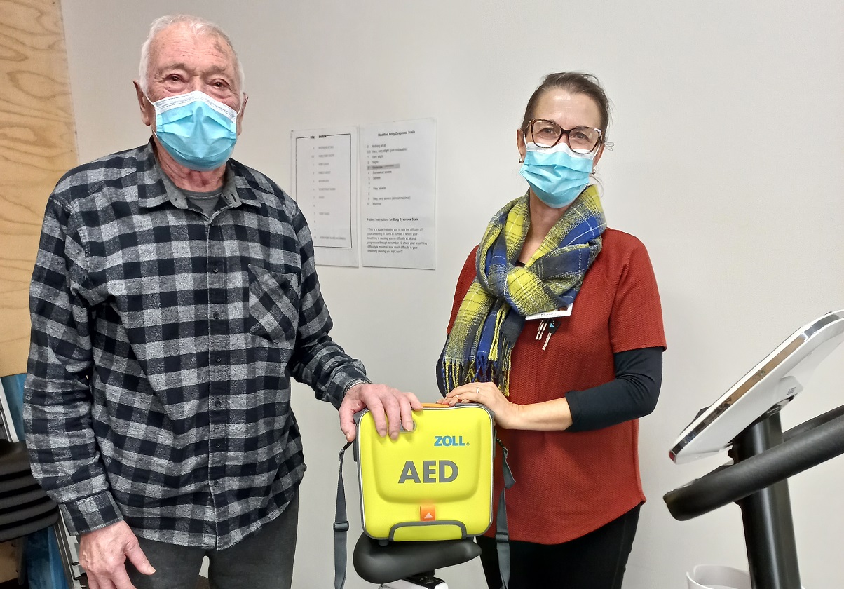 Hospital Op Shops donate AED Alpine Health